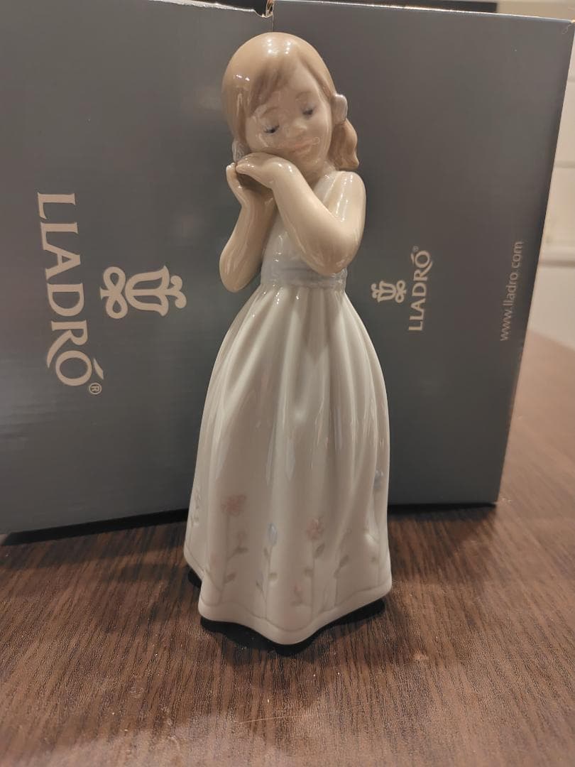 LLADRÓ 少女像 ポーセリン製 約18cm