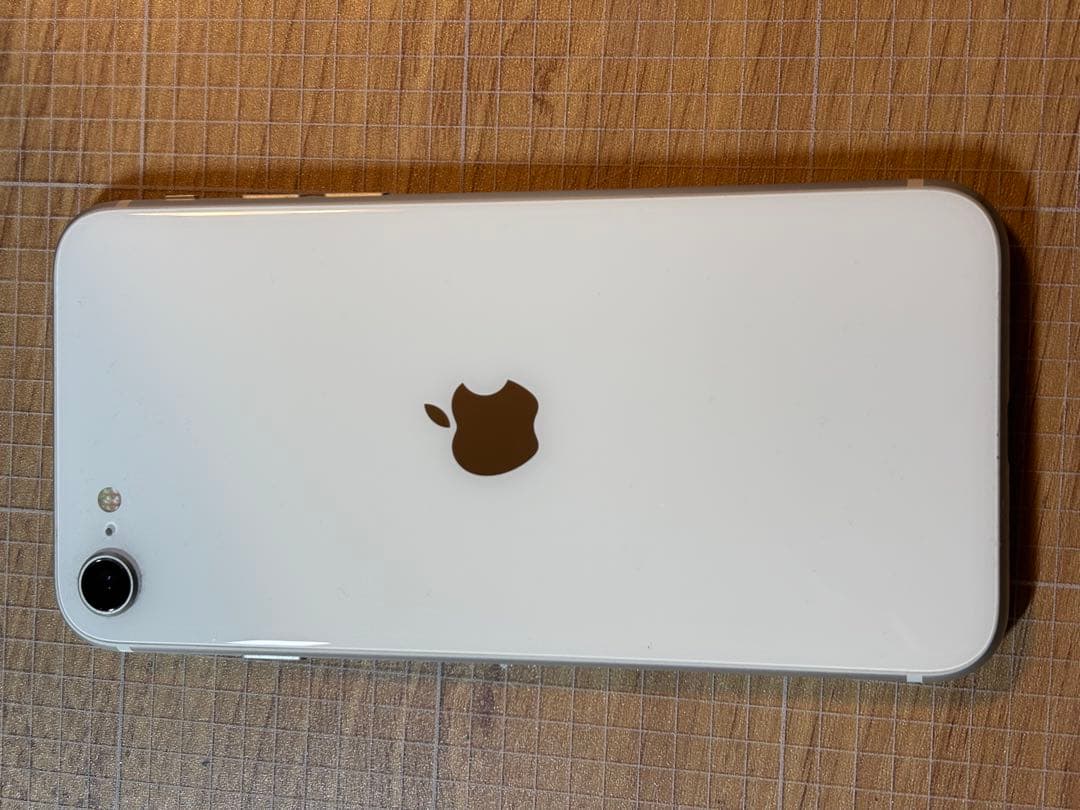 iPhone SE第二世代64GB ホワイト　最大容量82%