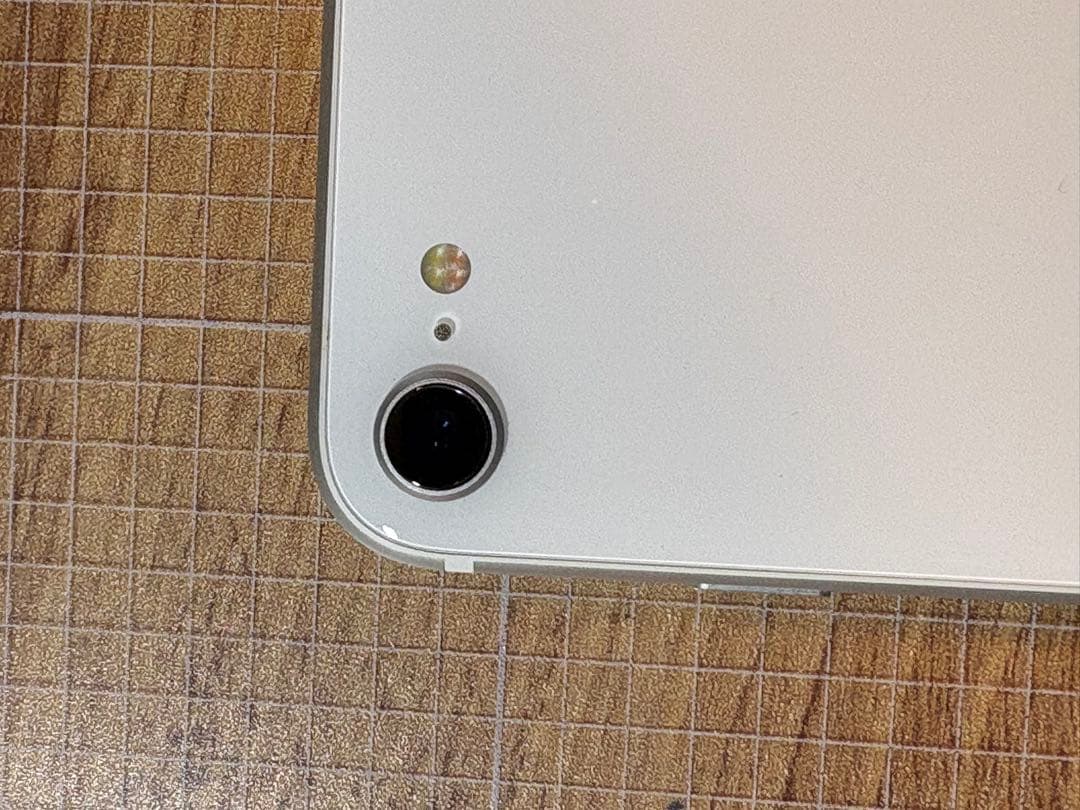iPhone SE第二世代64GB ホワイト　最大容量82%