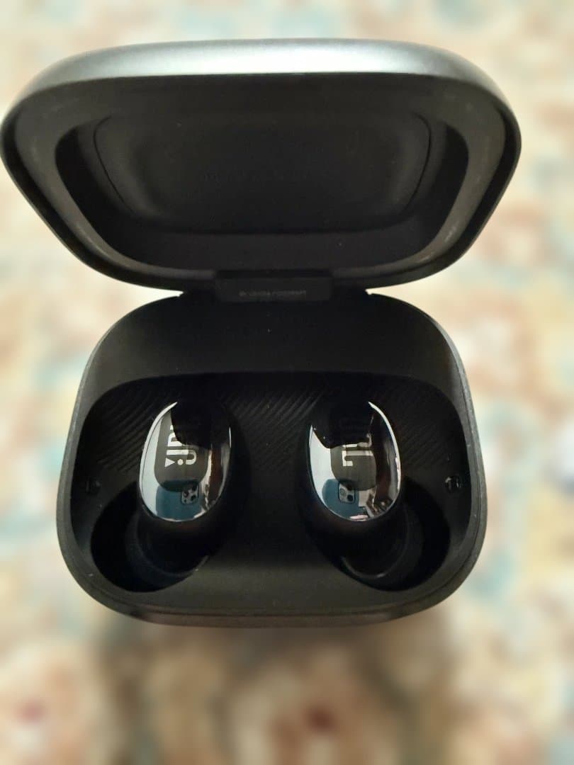 JBL ワイヤレスイヤホン LIVE BUDS3（ブラック）オマケ付き