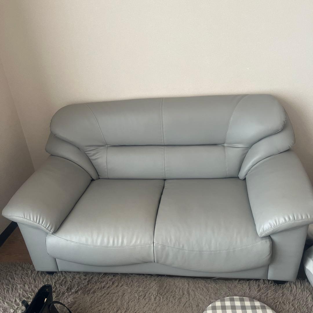 グレー合成皮革2人掛けソファ