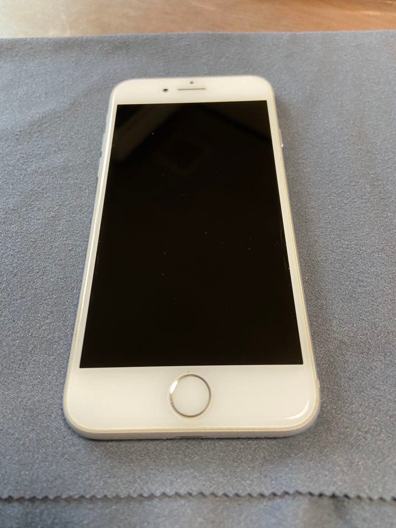 Apple iPhone 8ホワイト 4.7インチ 本体