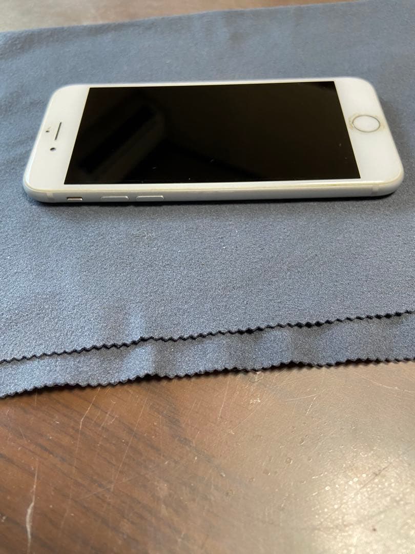 Apple iPhone 8ホワイト 4.7インチ 本体