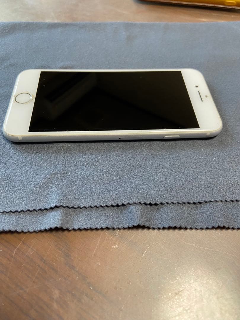 Apple iPhone 8ホワイト 4.7インチ 本体