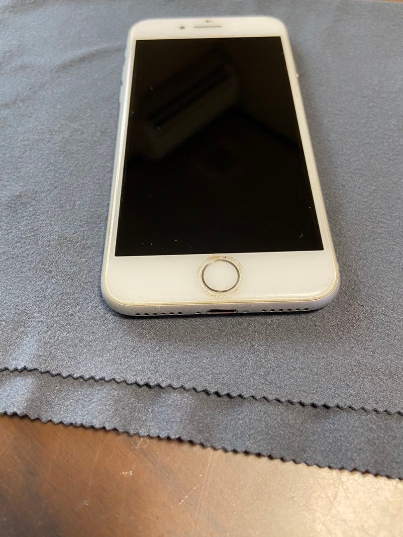 Apple iPhone 8ホワイト 4.7インチ 本体