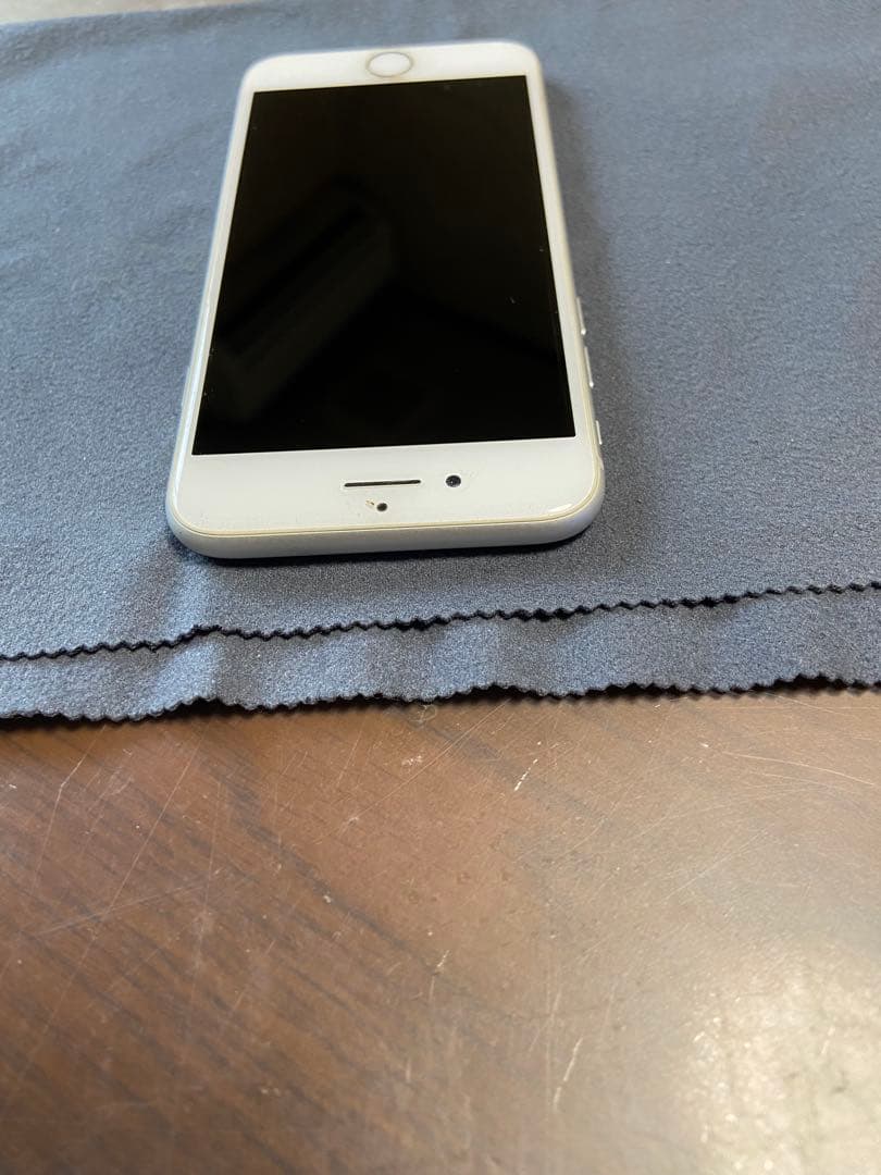 Apple iPhone 8ホワイト 4.7インチ 本体