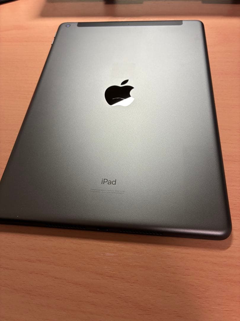 iPad 第7世代　32GB セルラーモデル　スペースグレー