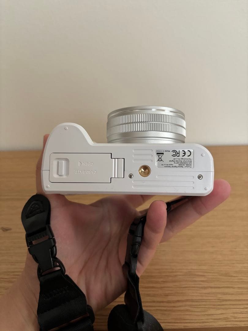 デジタルカメラSIXTARY