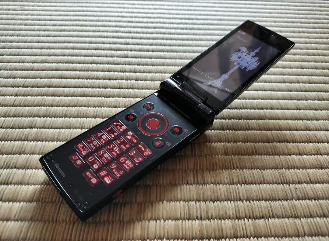 美品 SH-09C バカラ Baccarat モデル ガラケー