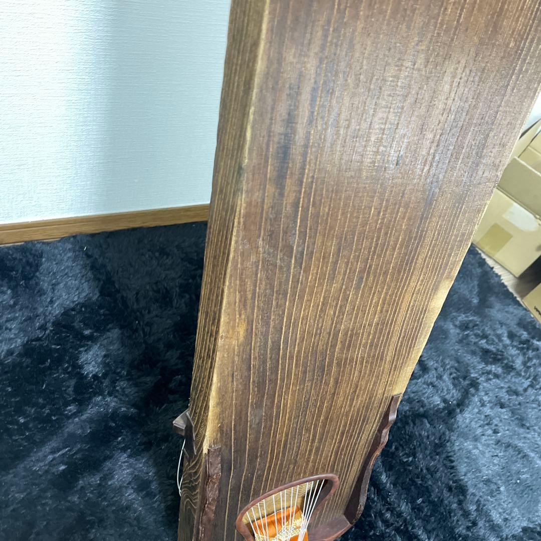 送料無料! 高級 和琴 お箏 綾杉彫り 義伸刀銘 和楽器 弦楽器 雅楽
