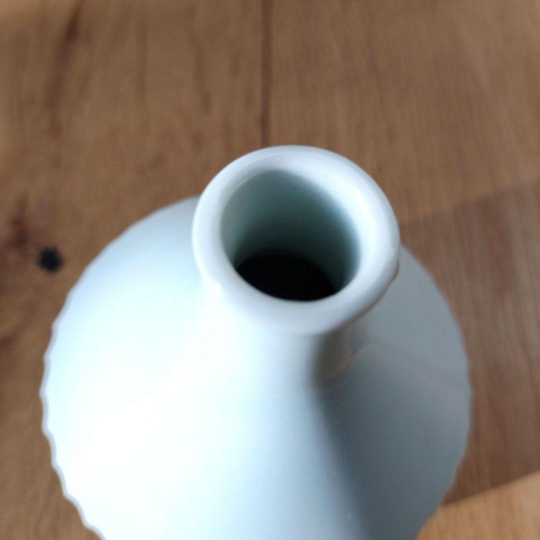 一輪挿し　花器　しのぎ　白磁　川野恭和　民藝