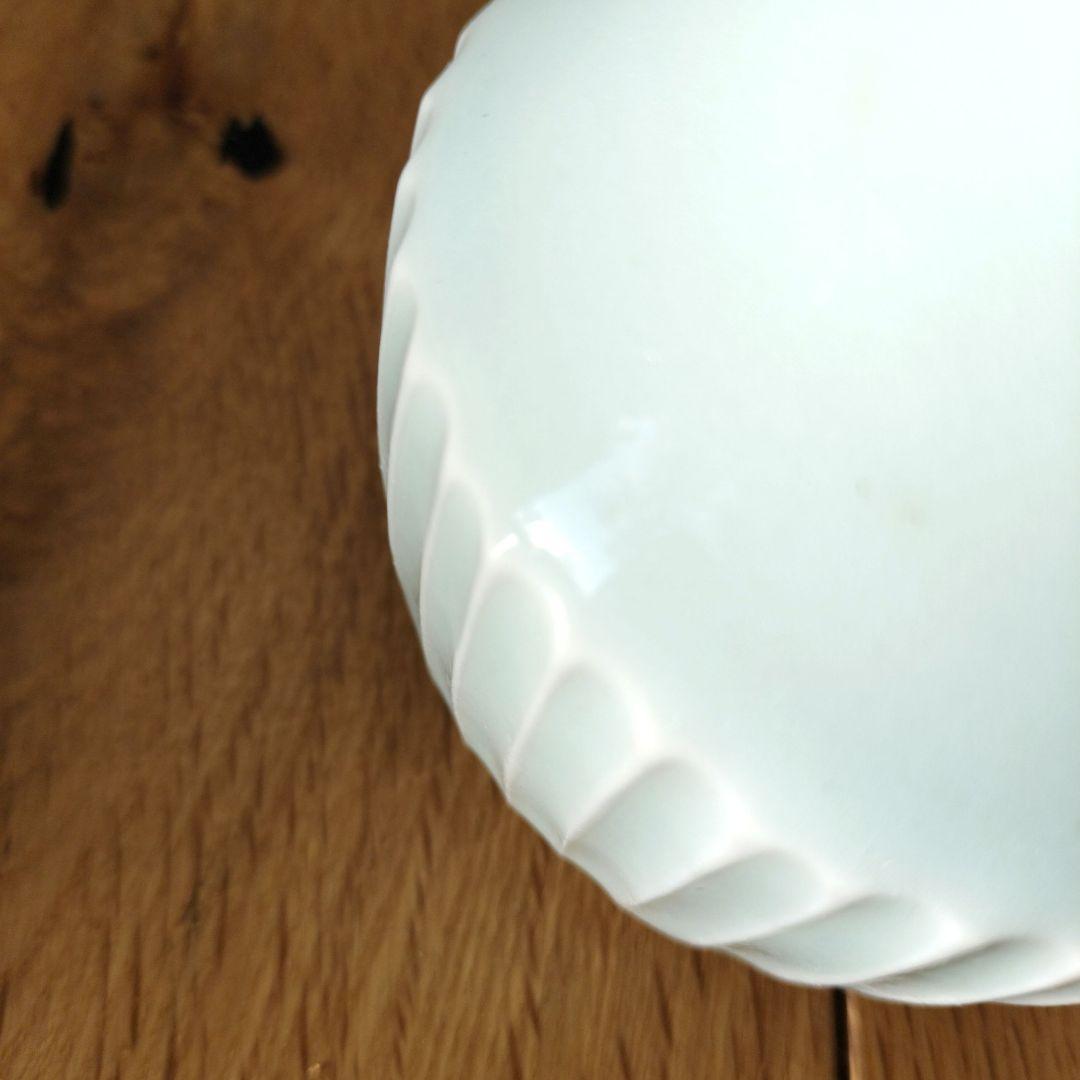 一輪挿し　花器　しのぎ　白磁　川野恭和　民藝