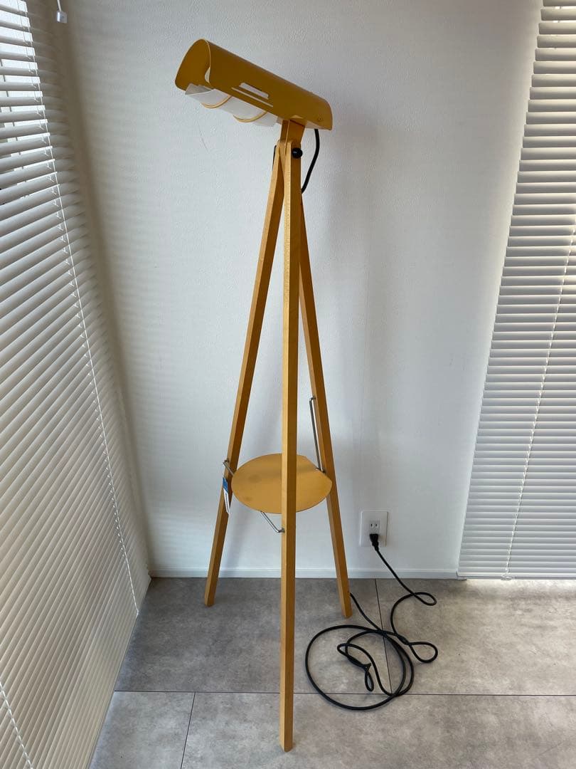 イエロー トライポッドスタンド フロアランプ　innovator イノベーター
