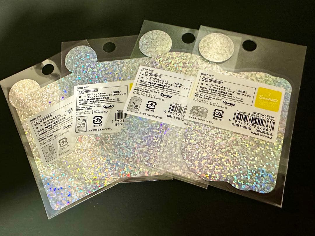 サンリオ　ストーン付き立体キーホルダー　クレヨンしんちゃんサンリオキャラクターズ