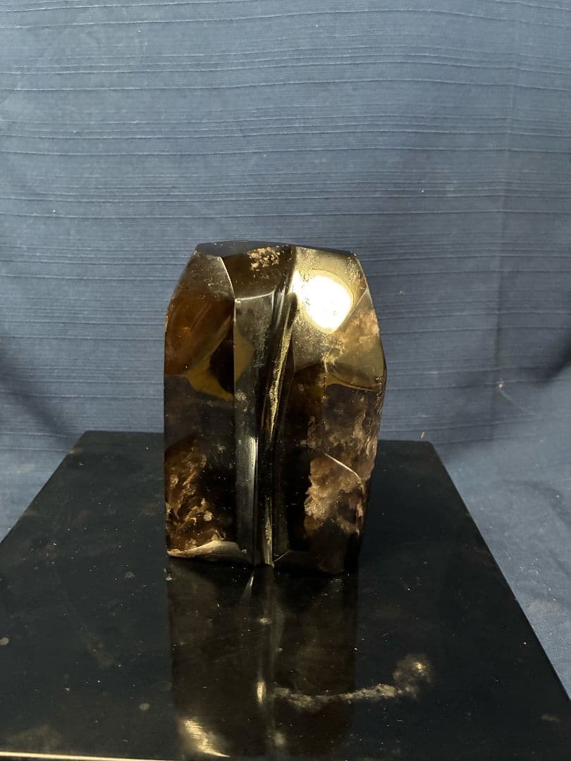 黒水晶　天然石　六角　縁起物置物Ｈ12㎝W 8㎝厚4㎝ 重さ72.3gm 置物