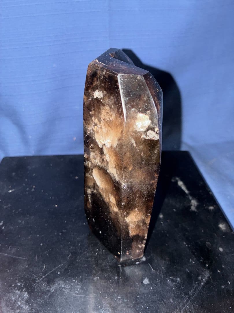 黒水晶　天然石　六角　縁起物置物Ｈ12㎝W 8㎝厚4㎝ 重さ72.3gm 置物