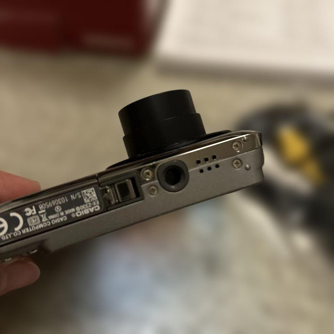 CASIO EX-Z330 コンパクトデジタルカメラ