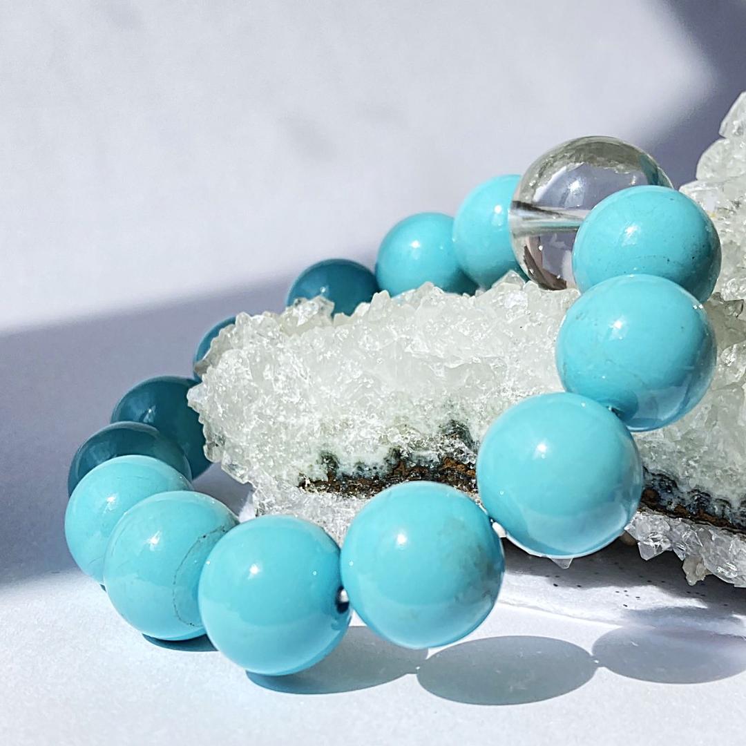 【海の輝き、守護の青】シェルパールと水晶 天然石ブレスレット