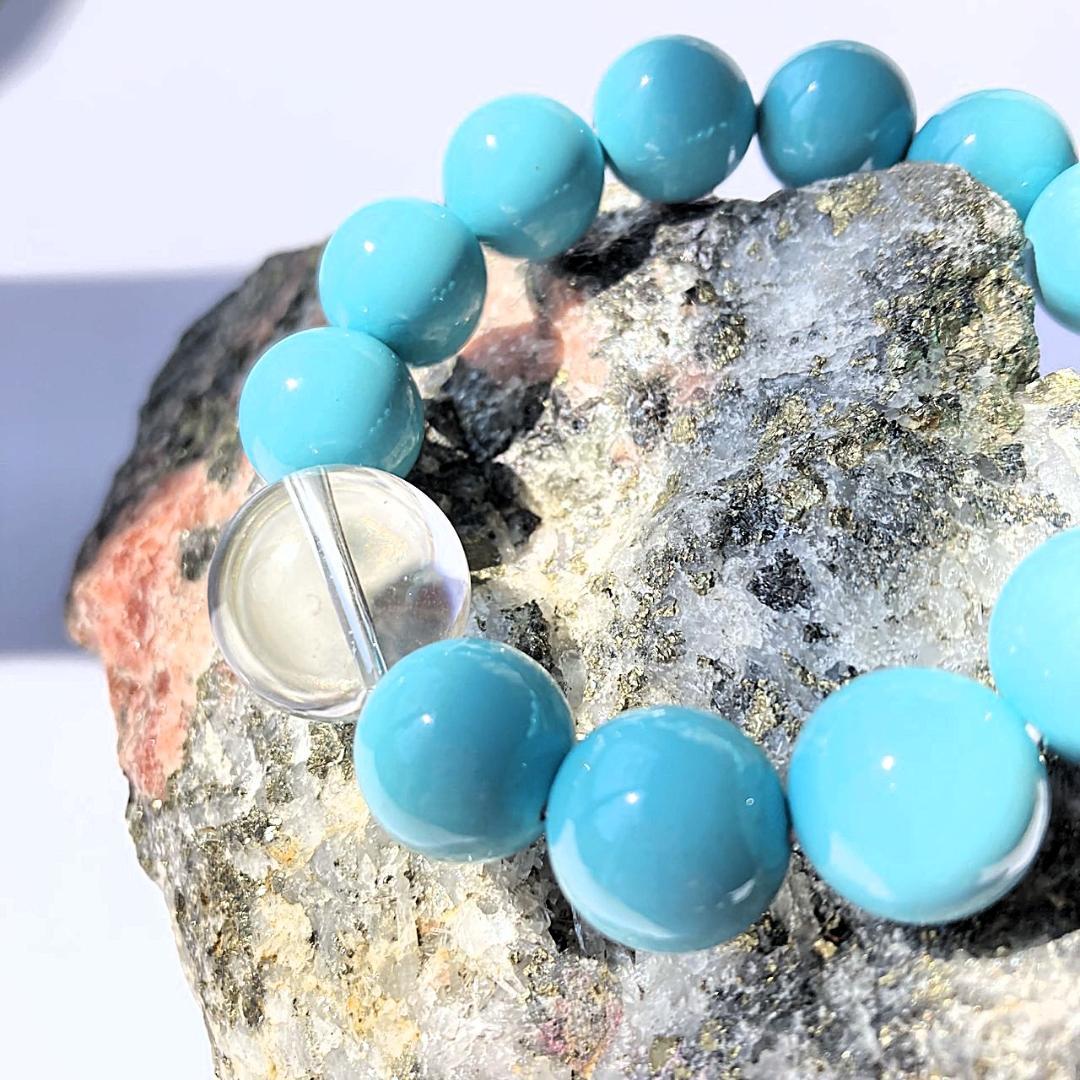 【海の輝き、守護の青】シェルパールと水晶 天然石ブレスレット