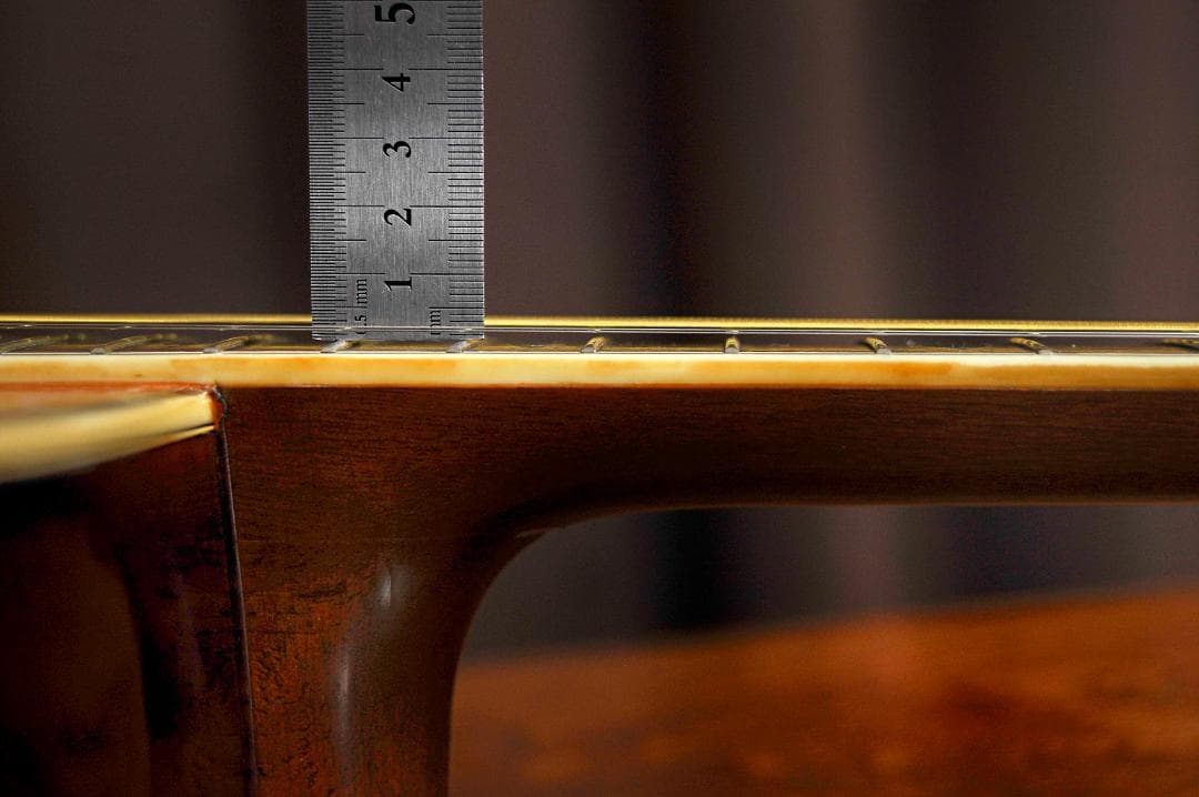 ★MORRIS Wシリーズの華やかな場面で演出を高める【彫刻装飾ギター】