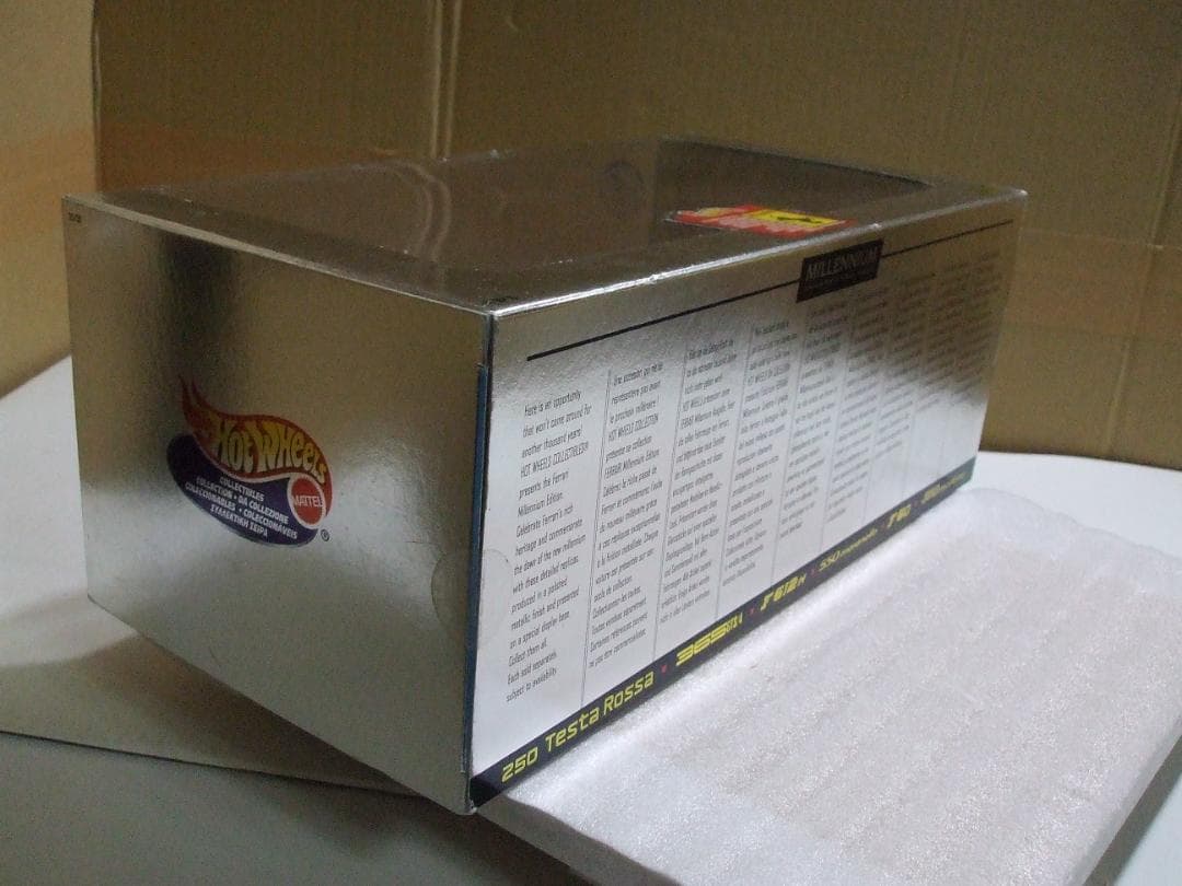 フェラーリ　３６５　ＧＴＳ／４　デイトナ　ミレニアム記念　マテル　１／１８