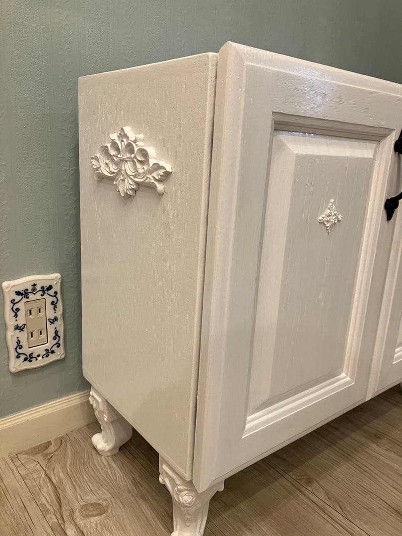 ハンドメイド　クラシックホワイト キャビネット　棚　シェルフ　戸棚　キッチン収納