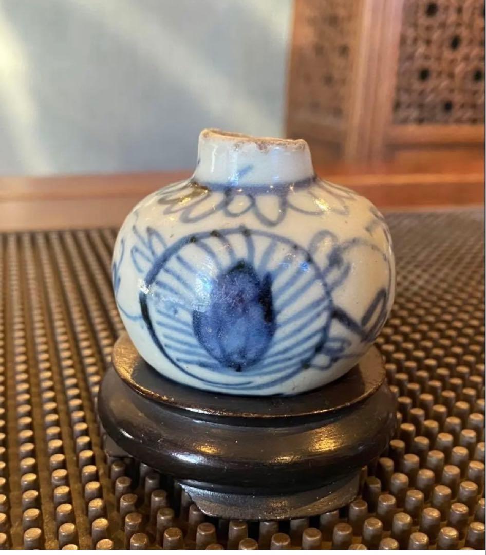 アンティーク・汕頭(スワトウ)染付孔雀文小壼・鑑賞台付・２点セット