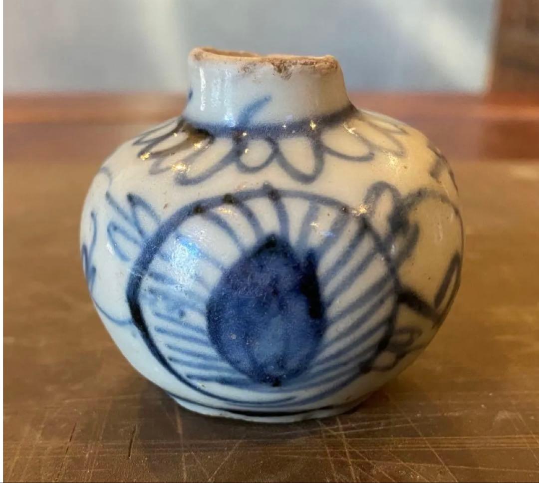 アンティーク・汕頭(スワトウ)染付孔雀文小壼・鑑賞台付・２点セット