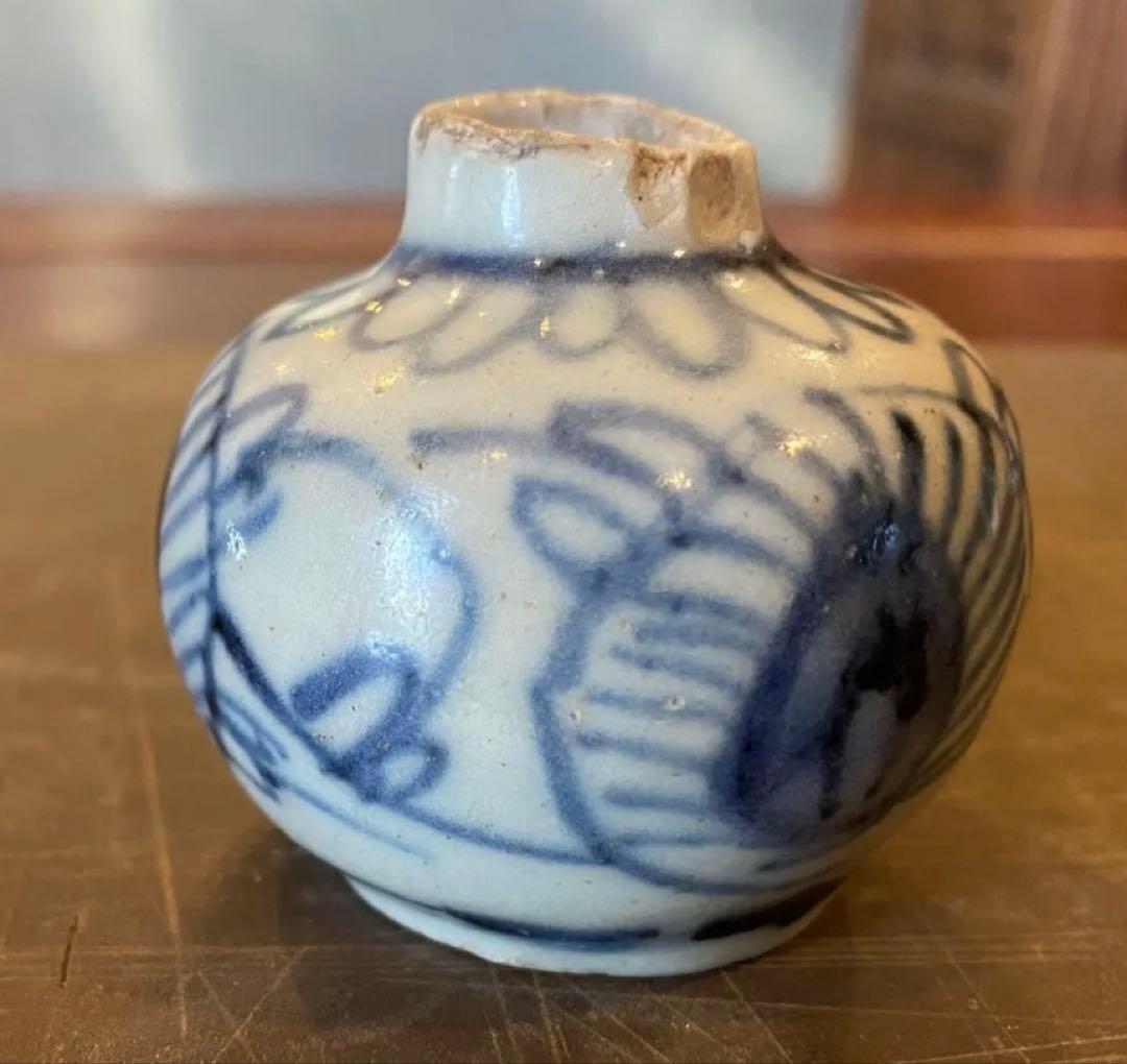 アンティーク・汕頭(スワトウ)染付孔雀文小壼・鑑賞台付・２点セット