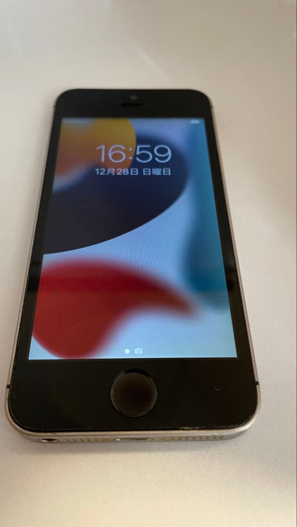 iPhone SE 64GB スペースグレー 本体