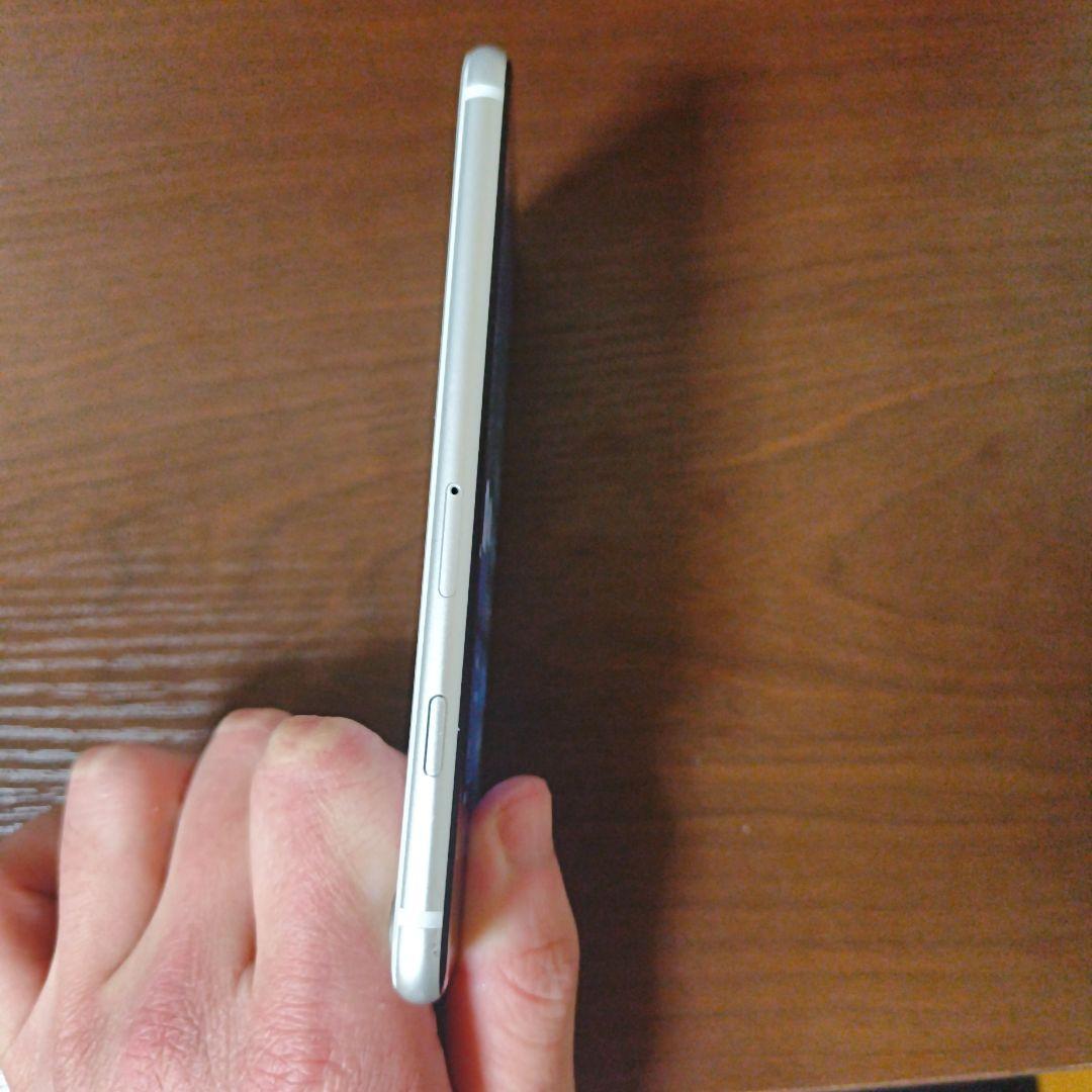 iPhone SE第二世代 64GB SIMフリー　6