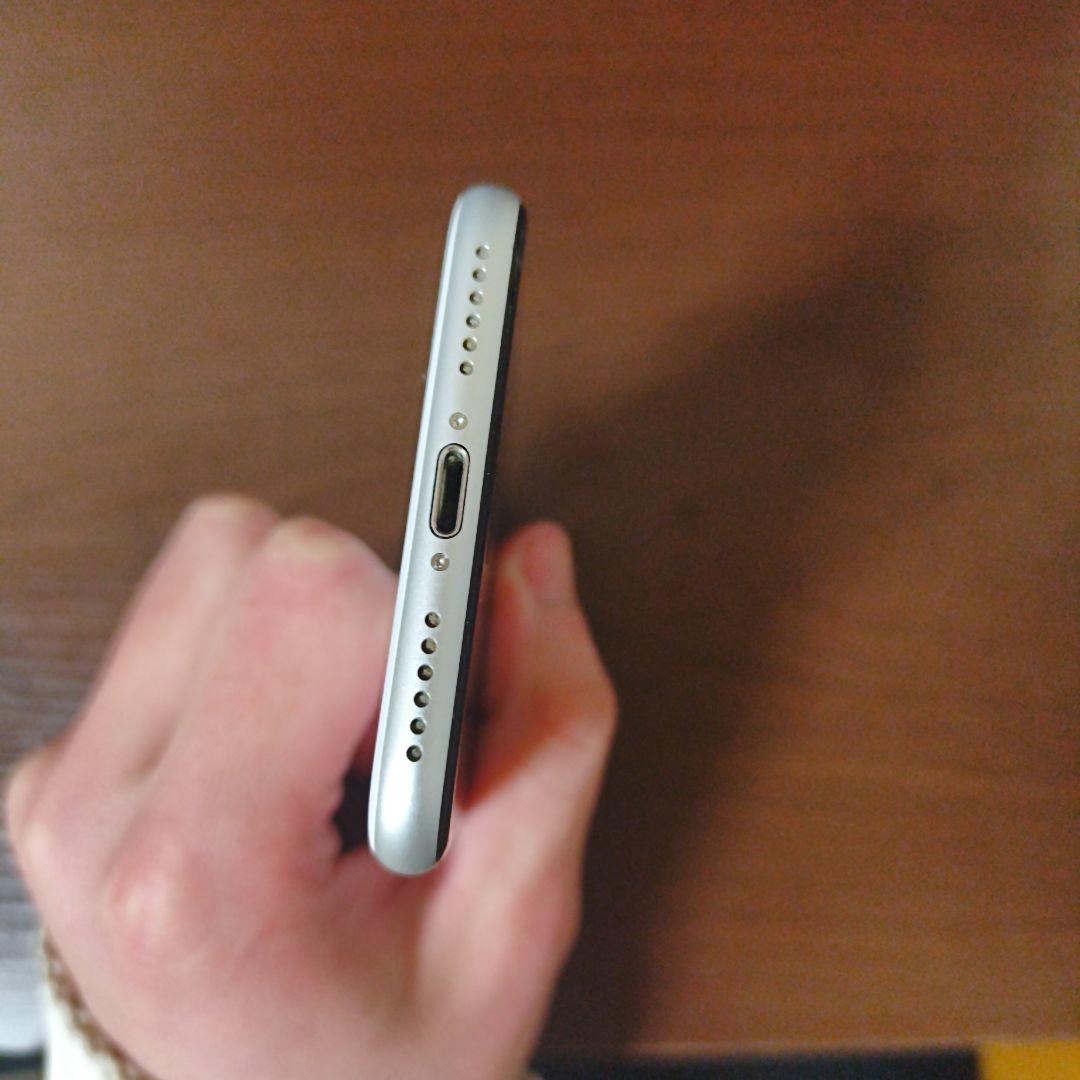 iPhone SE第二世代 64GB SIMフリー　6