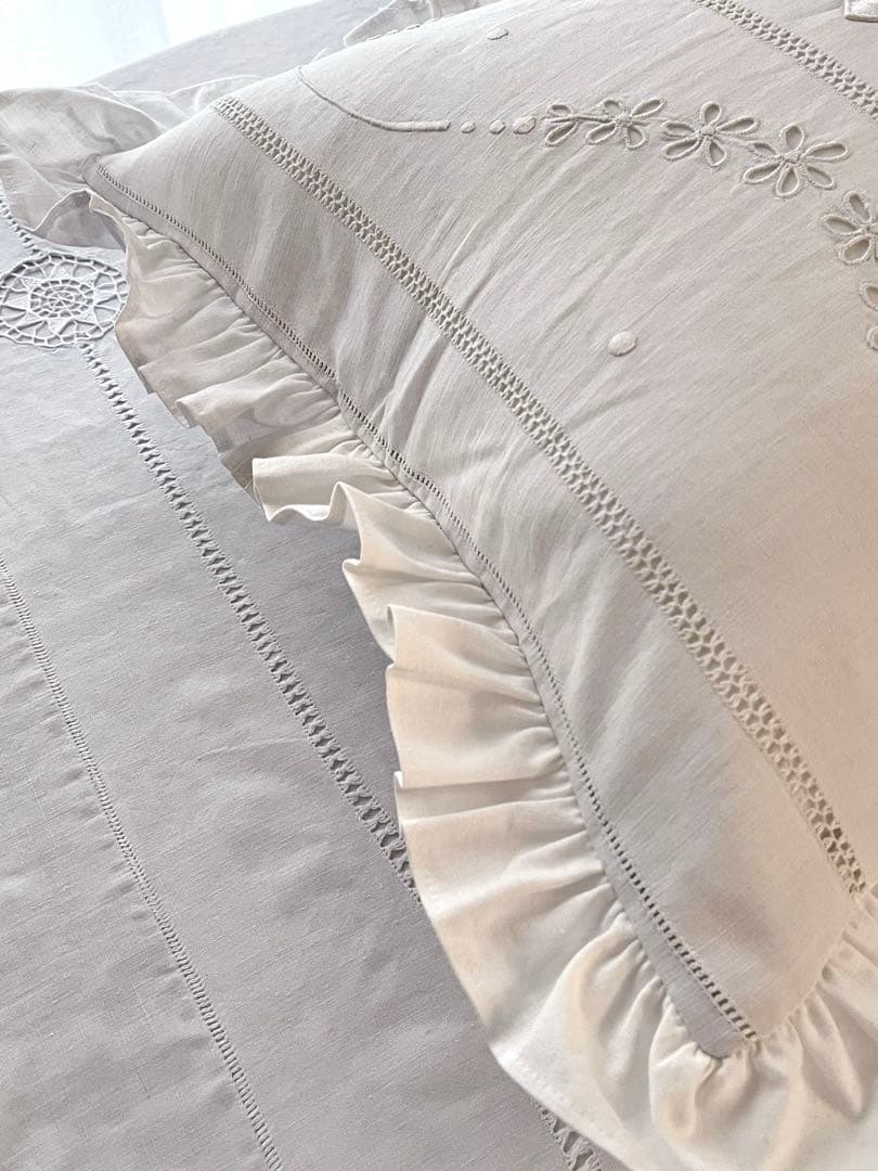 【美品】フランスアンティーク MJ花文字手刺繍 フリルクッションカバー