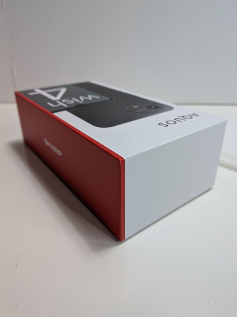 【 新品未使用品 】 AQUOS wish 4 本体／クリアケース／保護フィルム