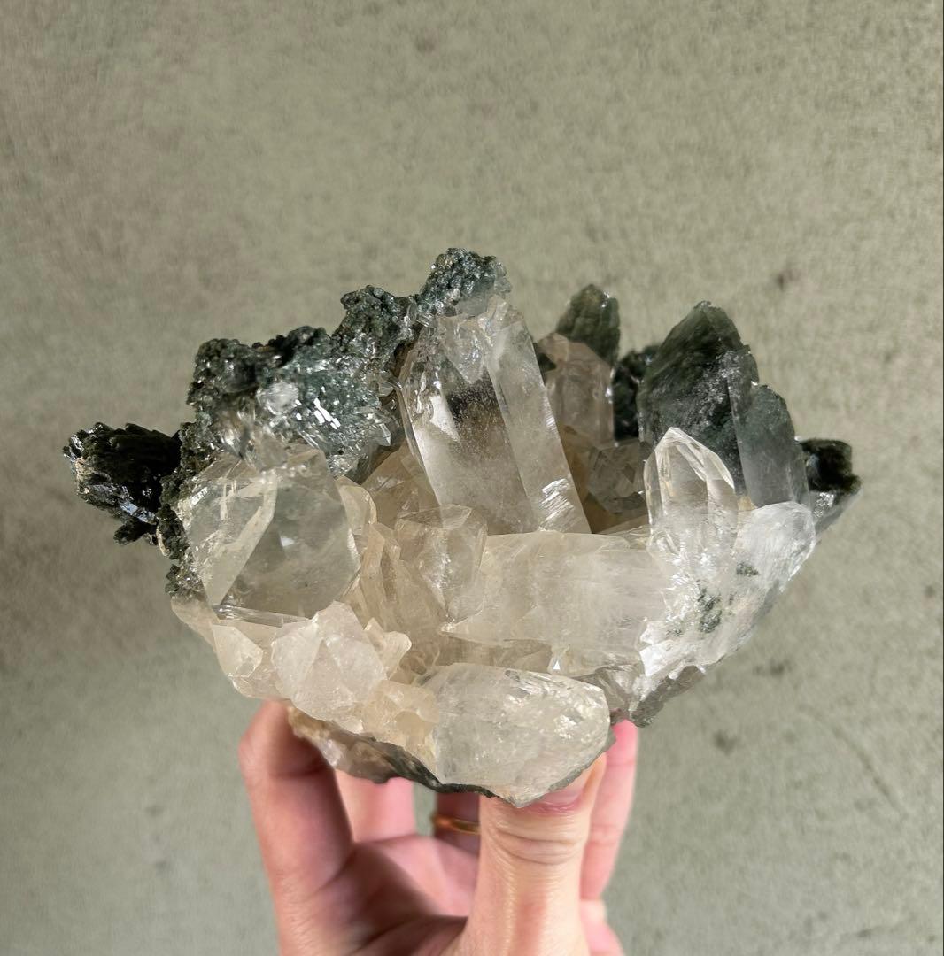 ヒマラヤ水晶 マニハール産 クローライト 原石