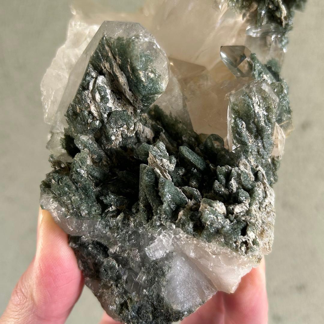 ヒマラヤ水晶 マニハール産 クローライト 原石
