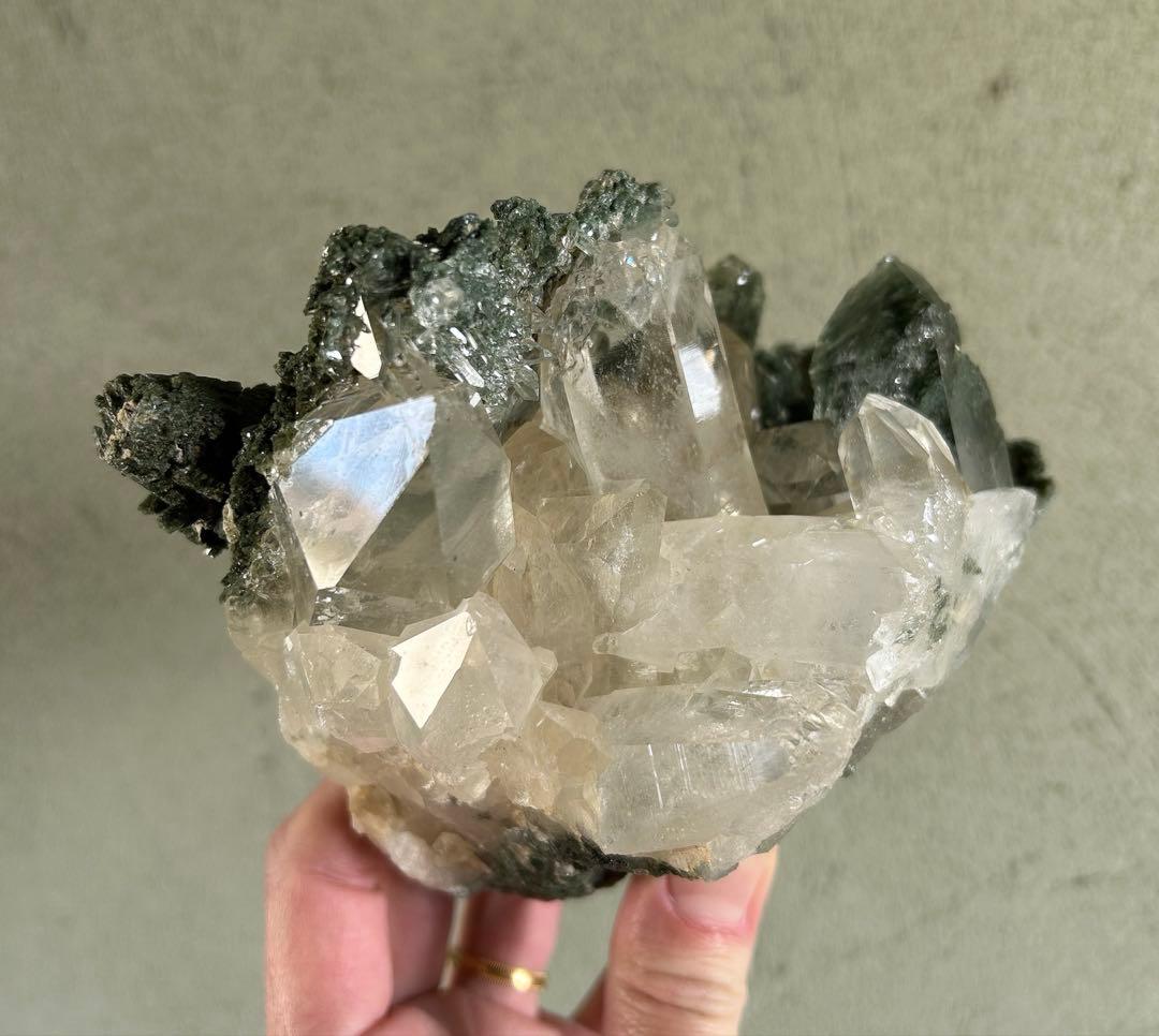 ヒマラヤ水晶 マニハール産 クローライト 原石