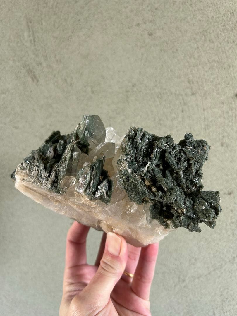 ヒマラヤ水晶 マニハール産 クローライト 原石