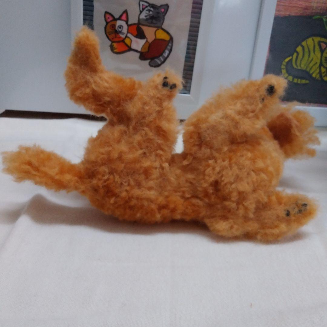 羊毛フェルト　ハンドメイド　犬　トイプードル　寝そべりポーズ