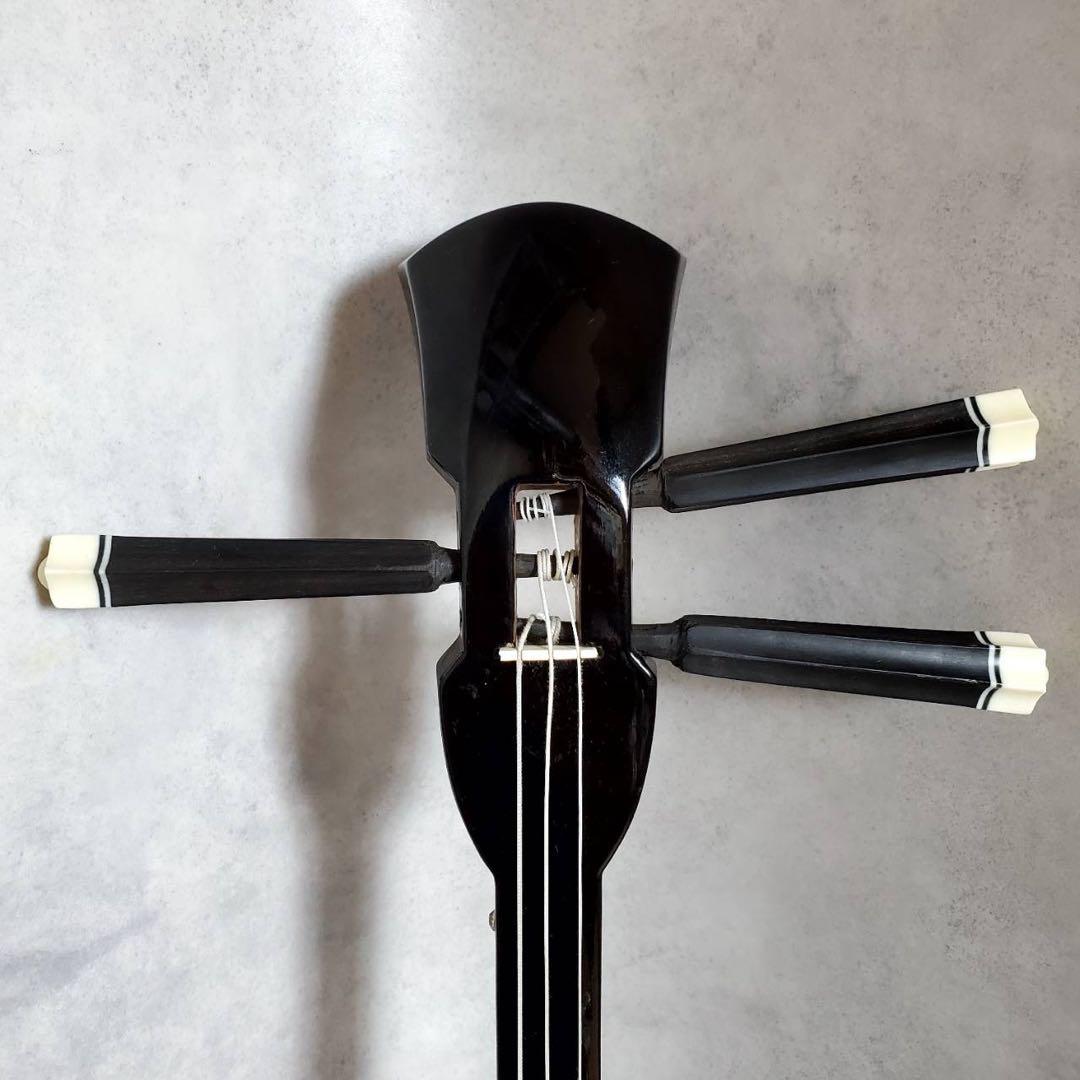 沖縄三線 本蛇皮張り 高級クロコ調ハードケース付き 付属品充実 演奏確認済