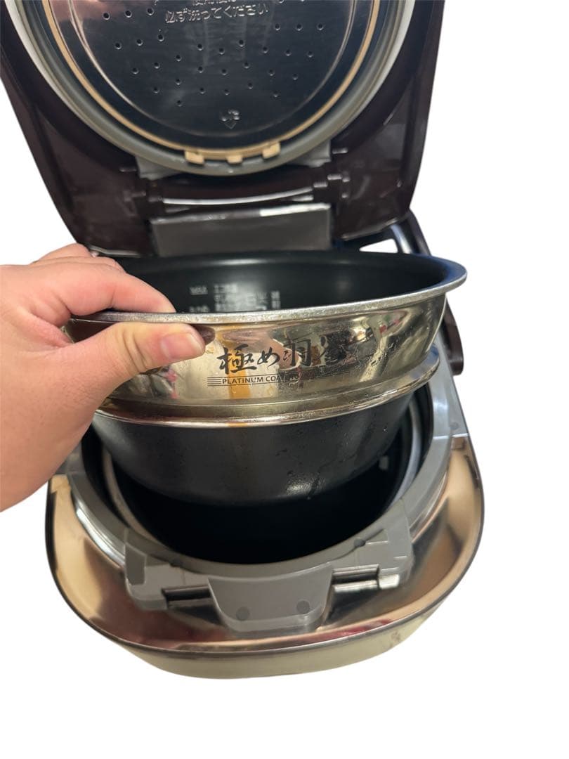 ラ*ギ様 IH炊飯器 NP-WA10 中古