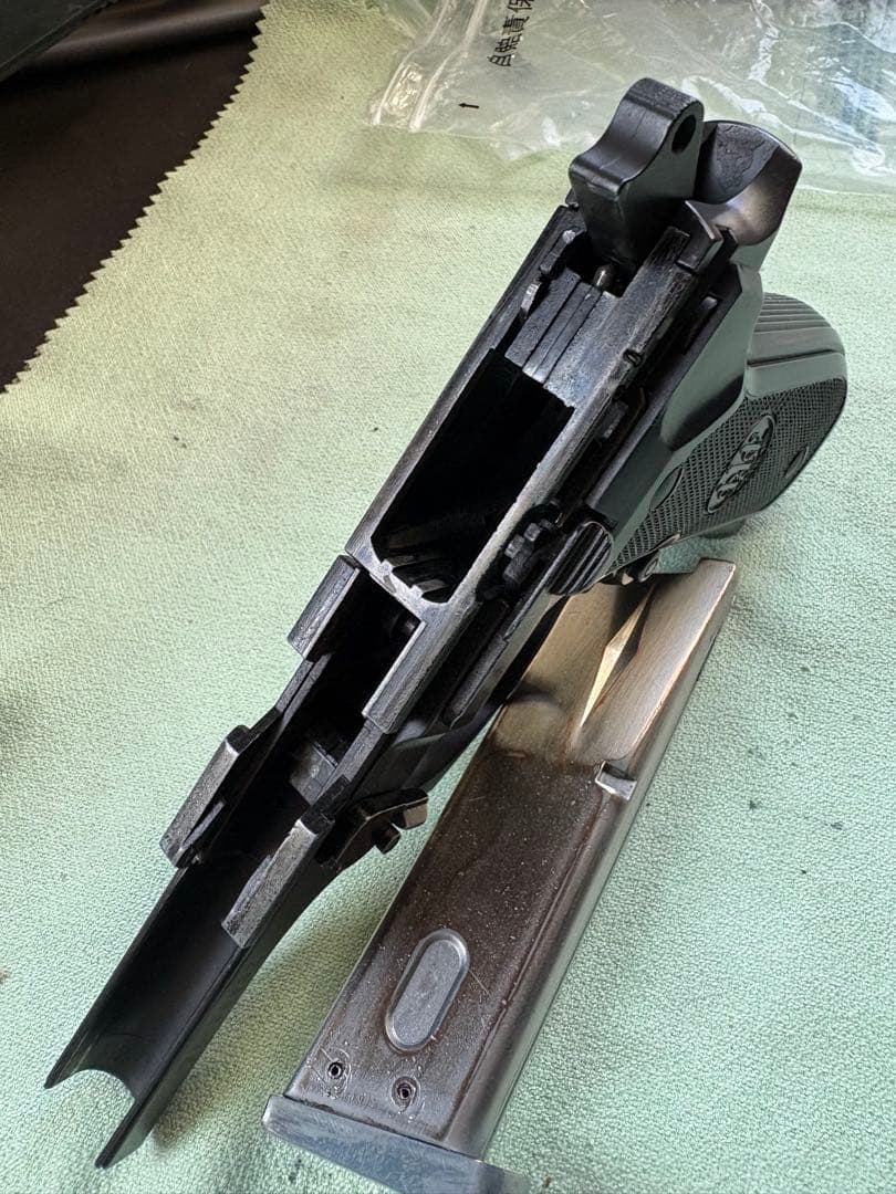 ガスガン ブラック マガジン付き