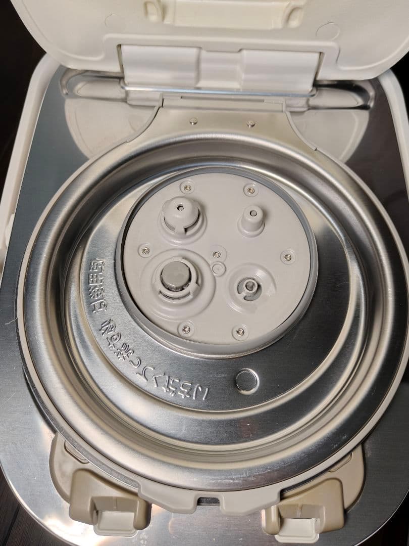 5.5合炊き　炊飯器　Panasonic SR-MPW100