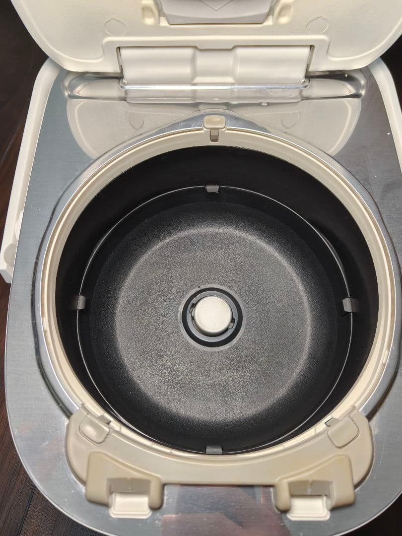 5.5合炊き　炊飯器　Panasonic SR-MPW100