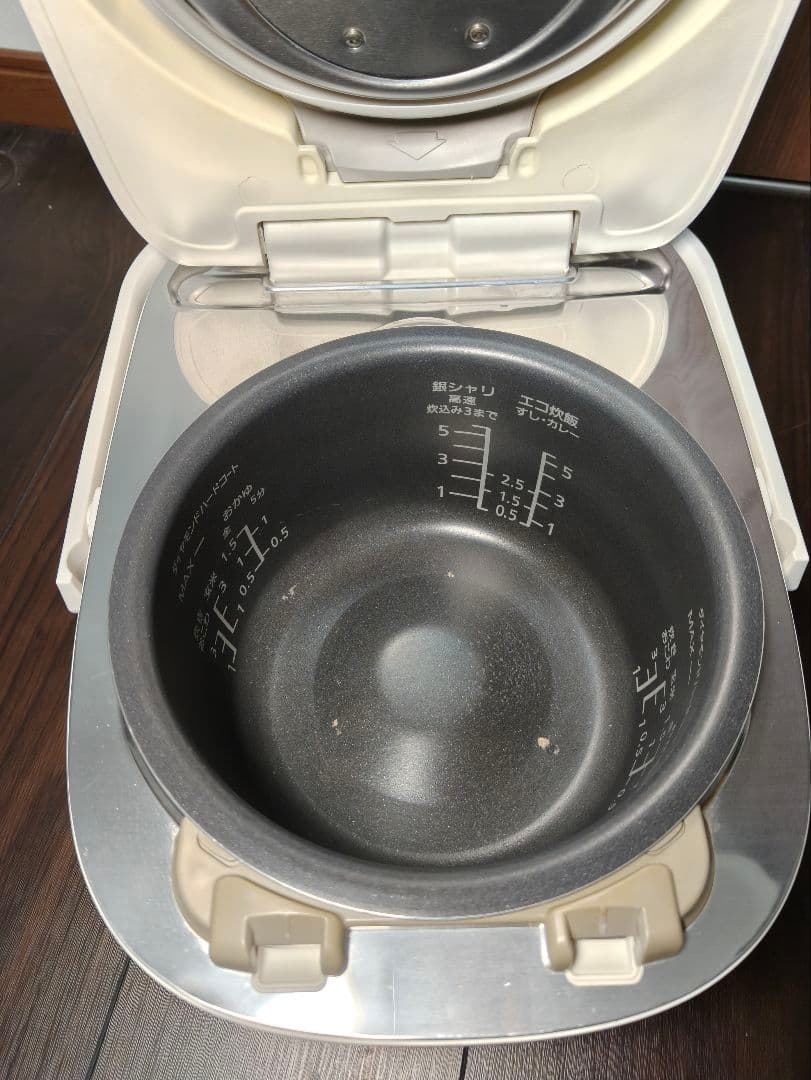 5.5合炊き　炊飯器　Panasonic SR-MPW100