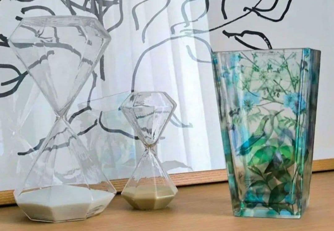 花と鳥のデザイン透明ガラス花瓶 ボタニカル 鳥 草花 蝶々 蜂鳥 ナチュラル