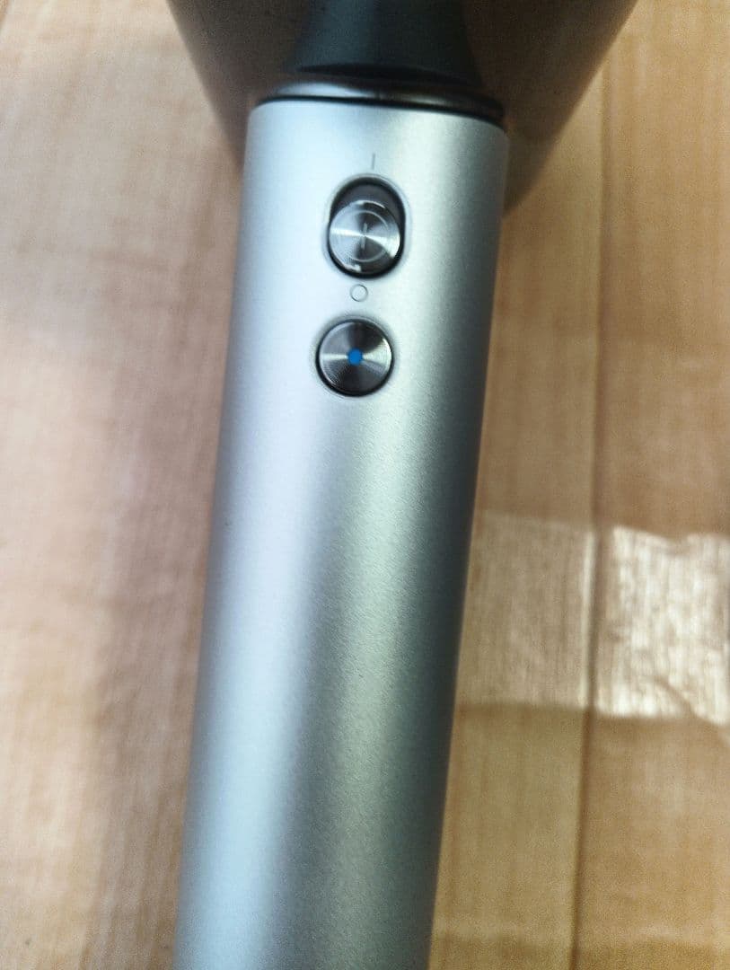 Dyson シルバー ヘアドライヤー HD12