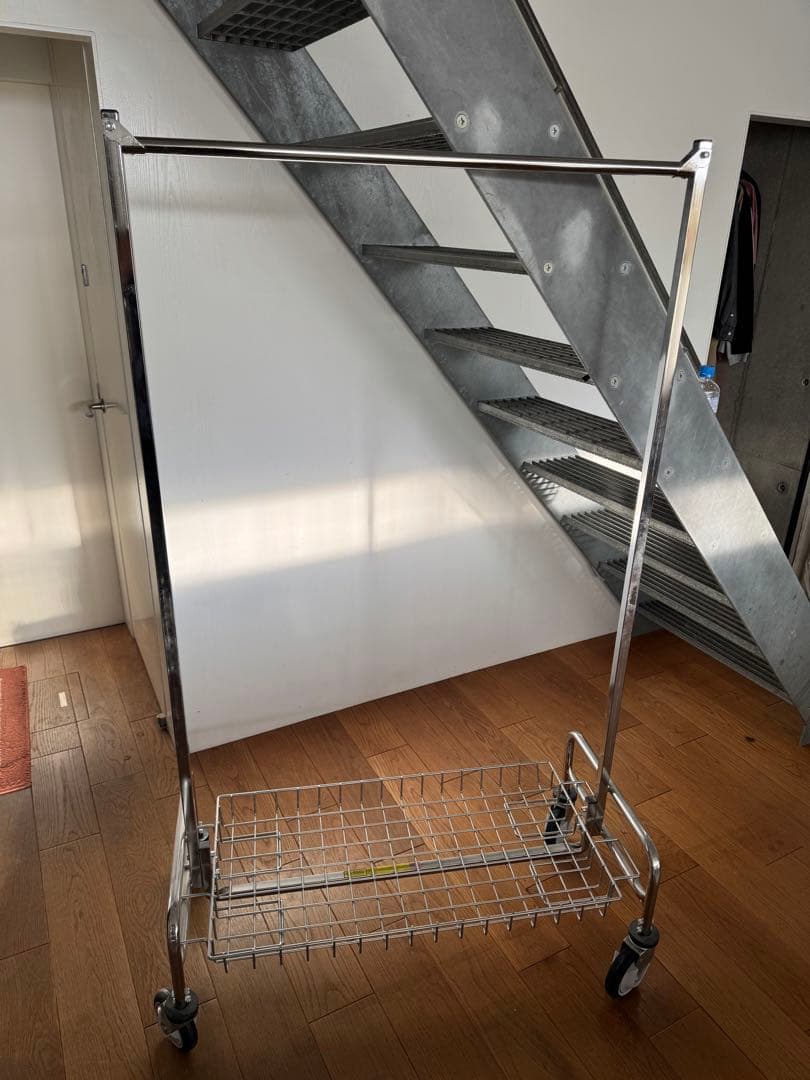 パシフィックファニチャー　36”GARMENT RACK &バスケット