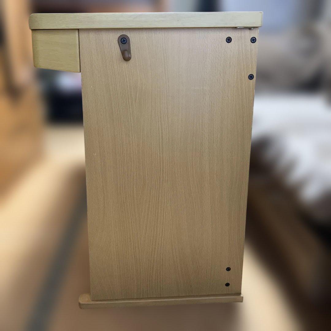 学習机　机　勉強机　ニトリ　デスク　引き出し付き　テーブル　　送料込み　鍵付き