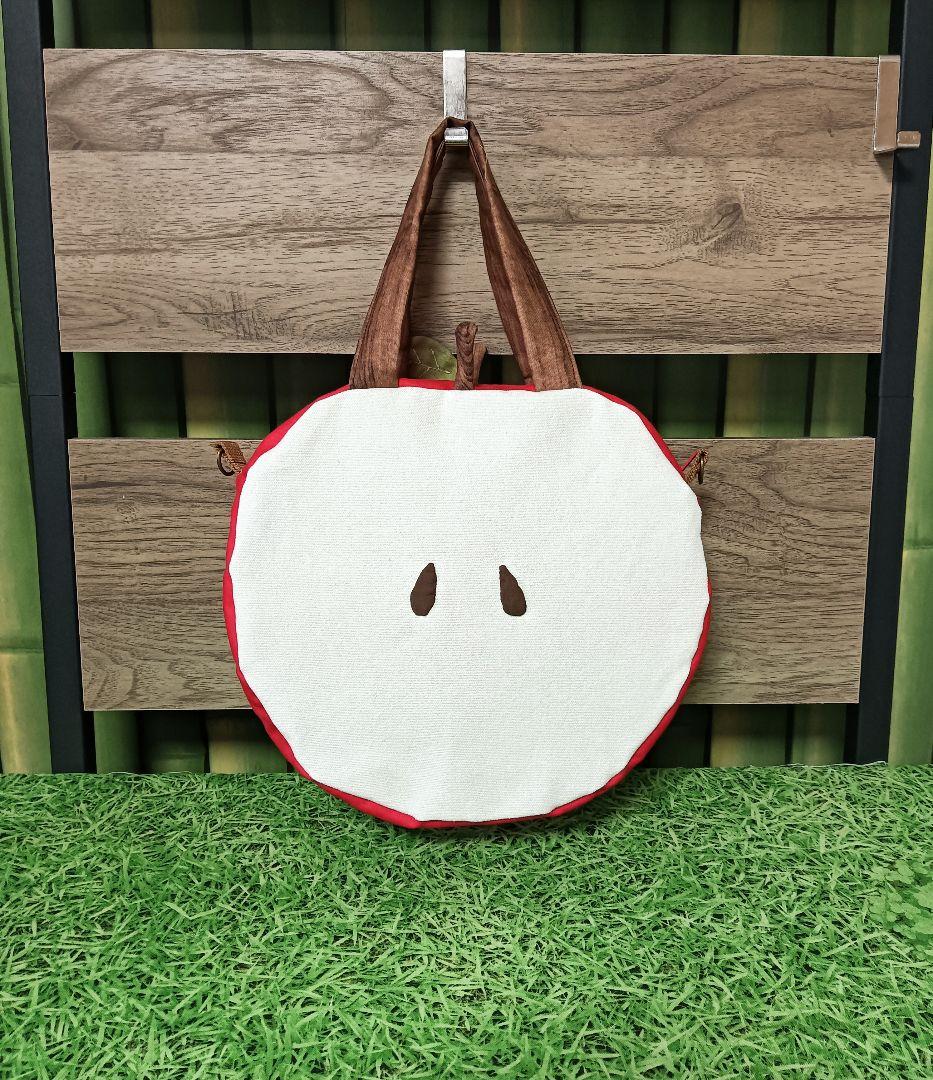 りんご型　ショルダーバッグ　ハンドメイド　遮光器土偶刺繍入り　林檎　ジュノハート
